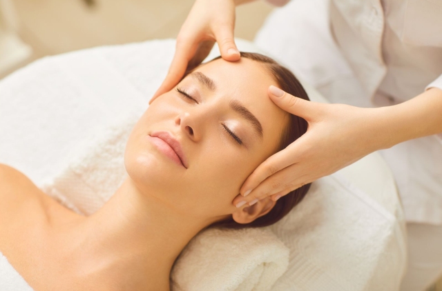 90-minute Natural Face Lift at The Fullerton Spa