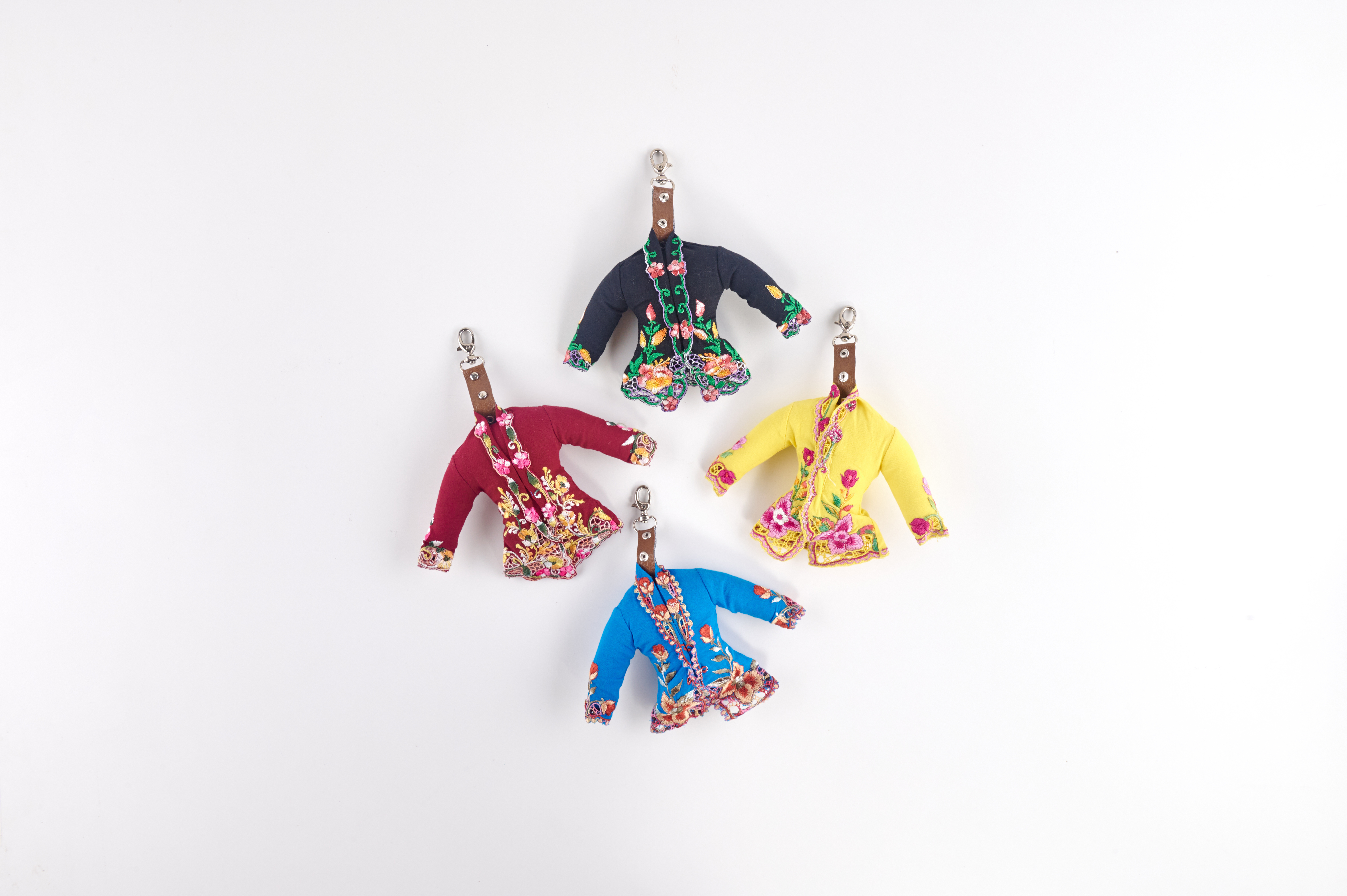 Novelbright圭吾30thanniversaryキーチェーンポストカード PERANAKAN KEBAYA KEYCHAIN | The Fullerton Hotels and Resorts