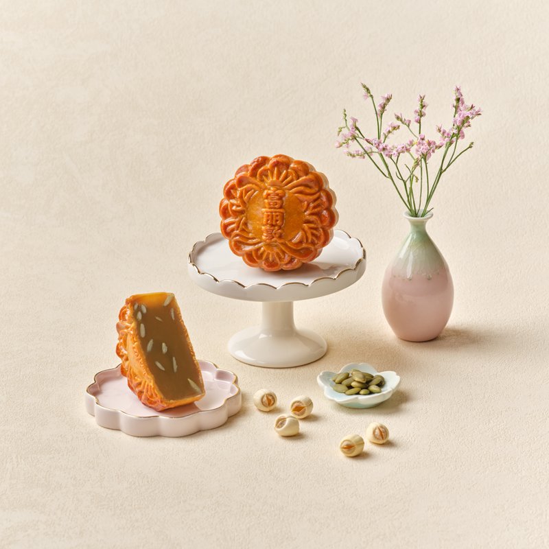 Low Sugar White Lotus with Pumpkin Seed Baked Mooncake