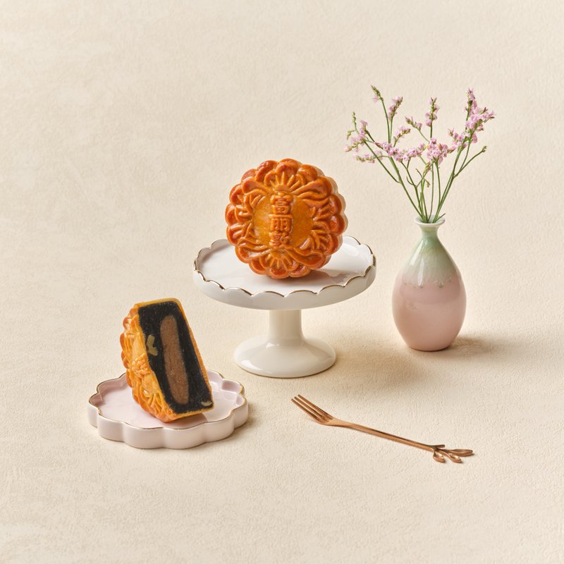 Black Sesame with Chestnut and Walnut Baked Mooncake