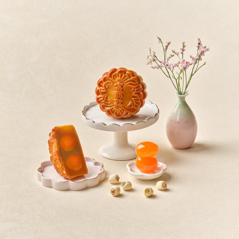 Low Sugar White Lotus Seed Paste with Double Yolks Baked Mooncakes